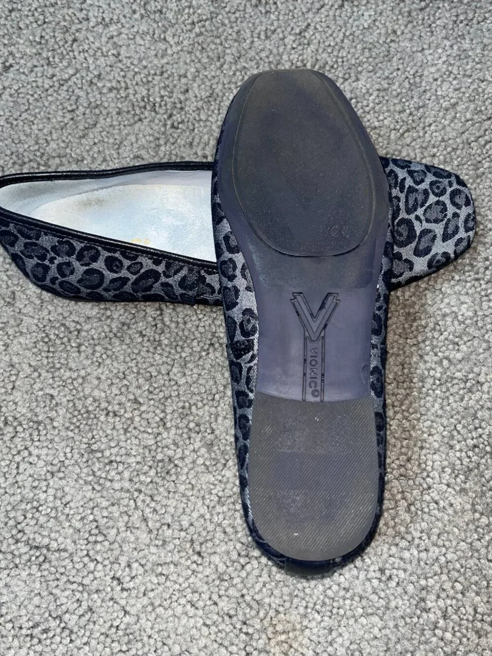 VIONIC ORINDA BALLET FLATS IN LEOPARD PATTERN DENIM & NAVY LEATHER  - EUC - 8.5